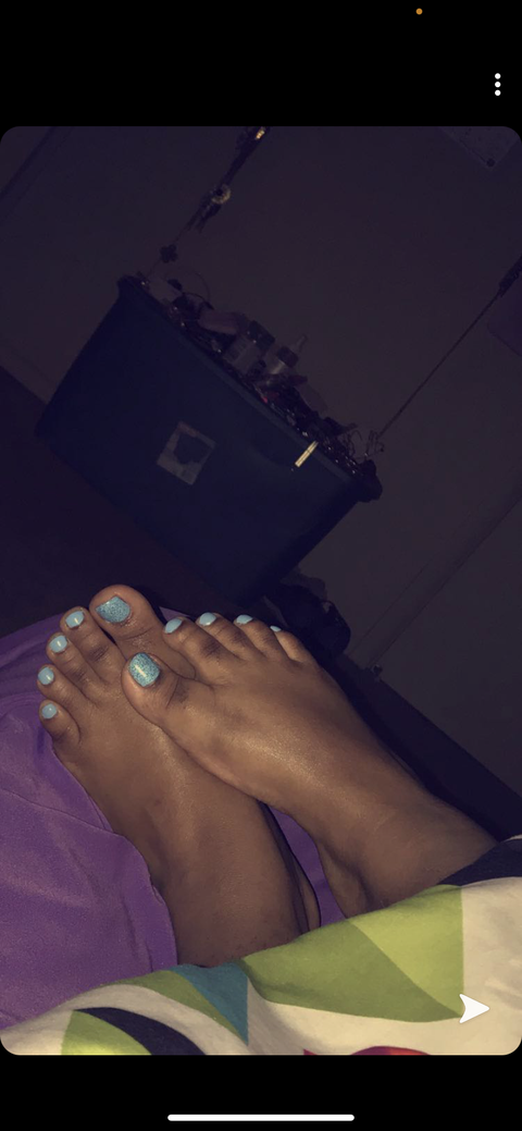 @prettyfeetmeshia