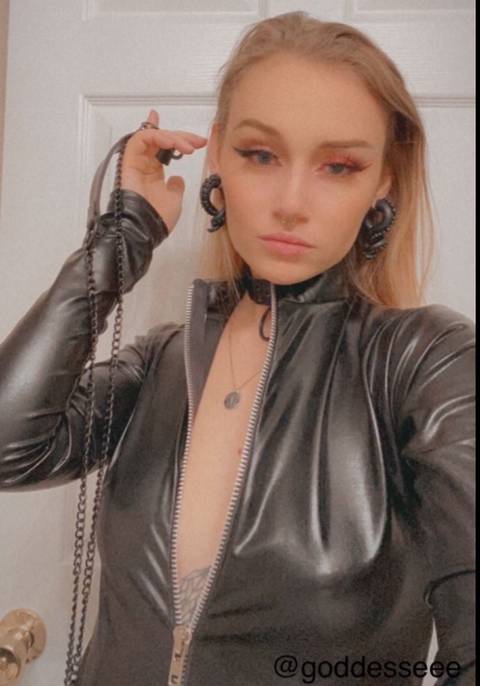 @goddesseeee