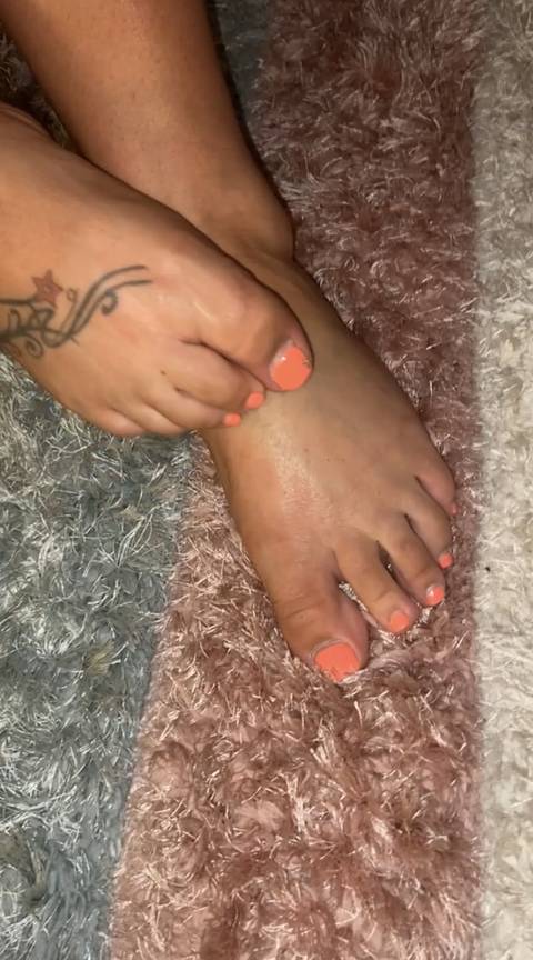 @flirtyfeetforya