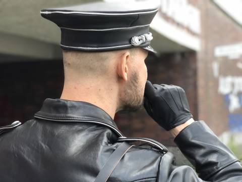 leatherskintitpigsir nude