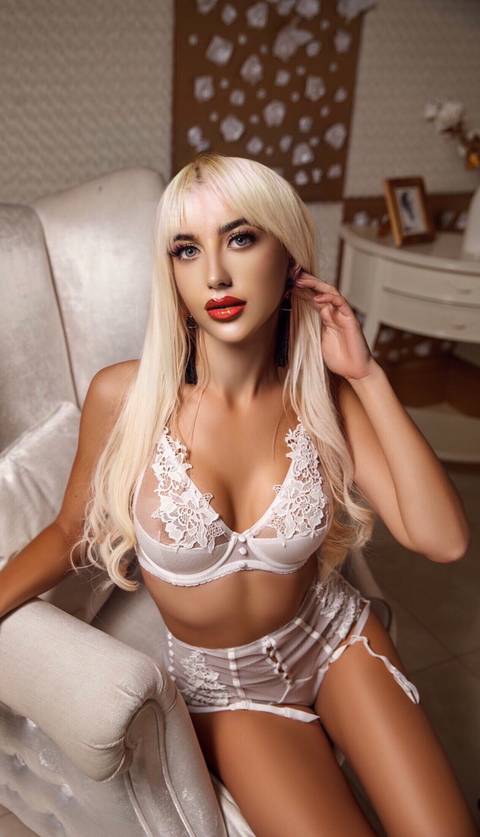 @russinblondy