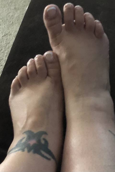 @feistyfootzies