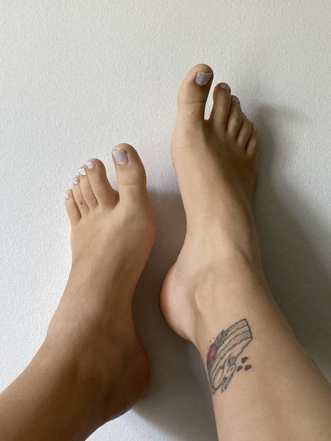 @twentytwoyearoldtoes