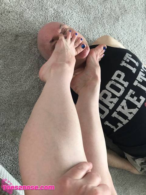 toes2nosefootfetish