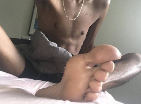 liteskinnedd nude