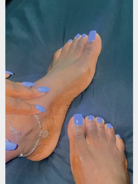 @queenoffeet27