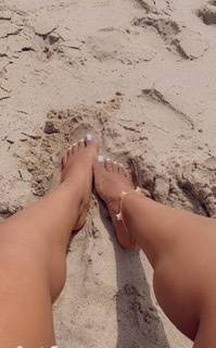 beauty_and_her_feet09