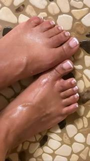 @lovingmytoes