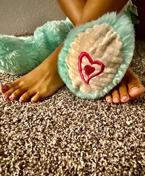 queenlaveefeet nude