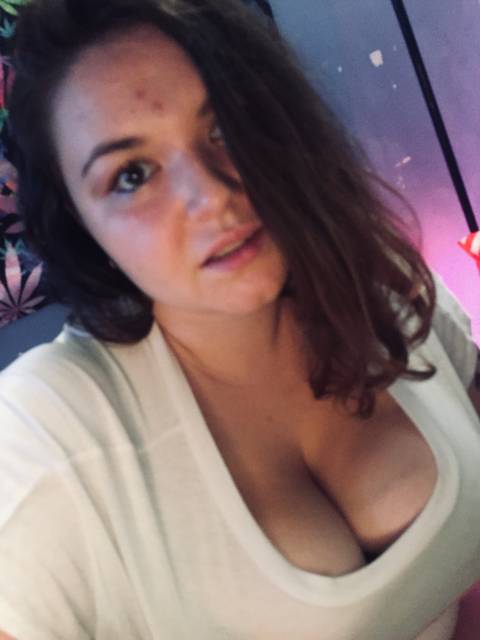 @busty00babygirl