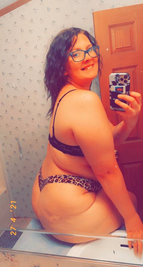 @mommawithcurves