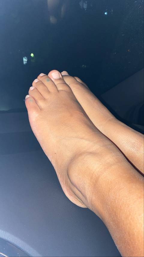 saralunaqueenfeet nude