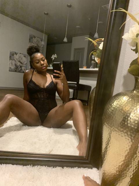 queennikinicole nude