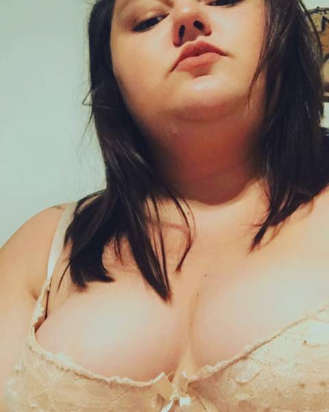 @plussizeandbrowneyes