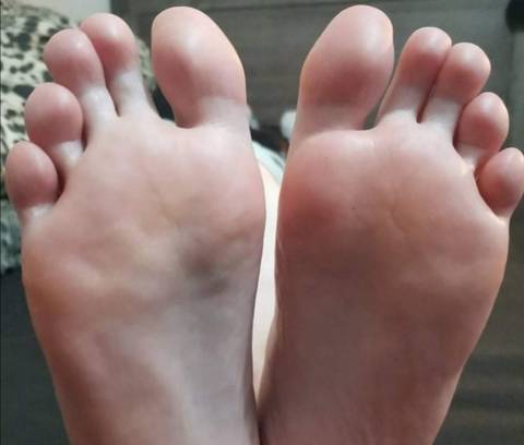 @feetyqueenie