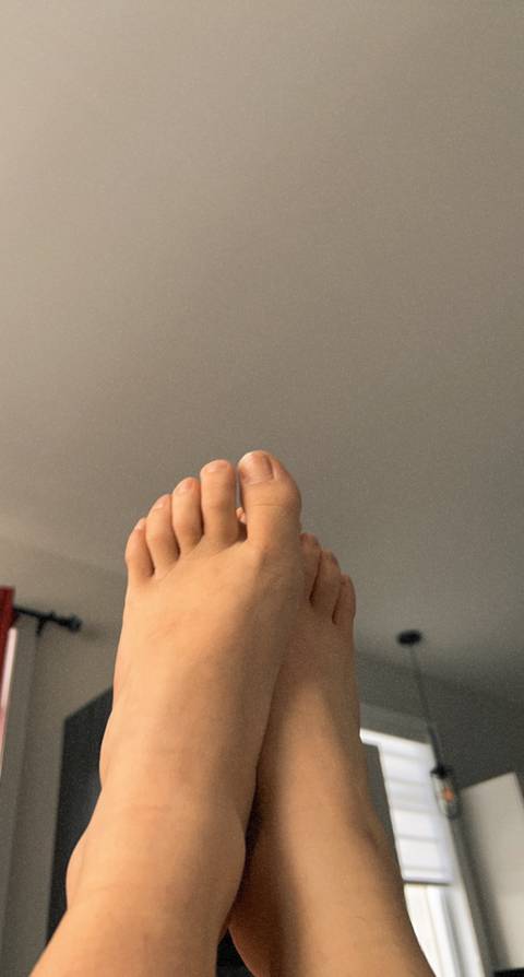 feetforyouuz nude