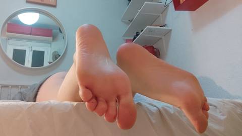 jolie-bonita_toes nude