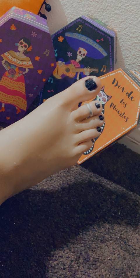 @lovemyfeet43