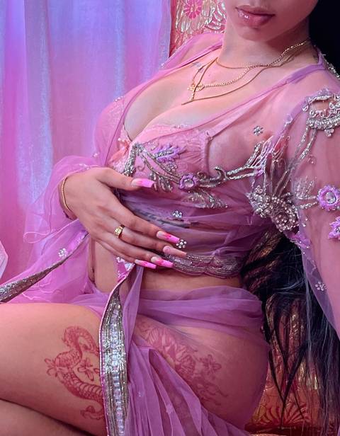 @thehoneyvee
