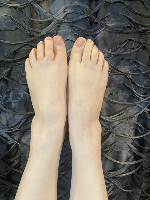 alabastrinefeet