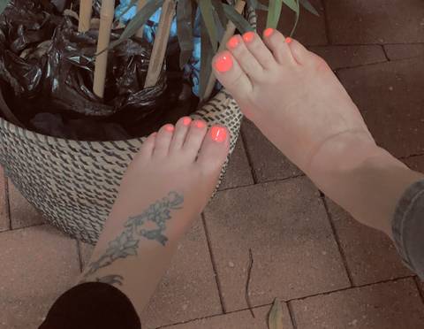 @feetful_1