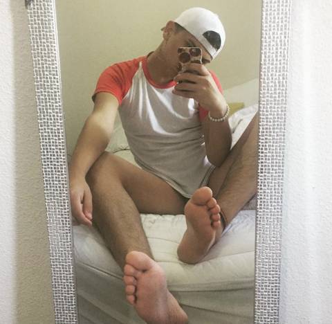 @feet.bm