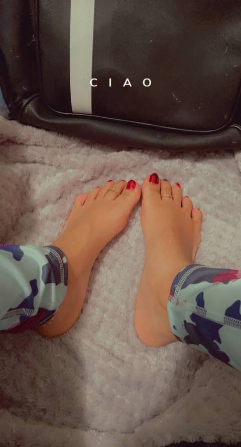 lovelyfeetpic2