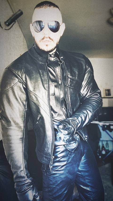 leather_smoker nude