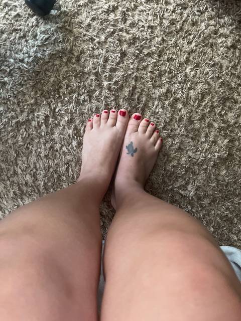 @redfeetsies