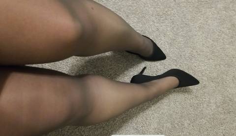 ladyinblackheels nude