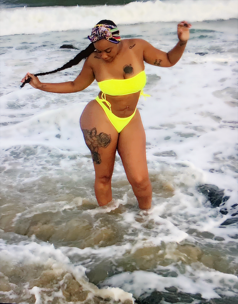 @therealqueenvee