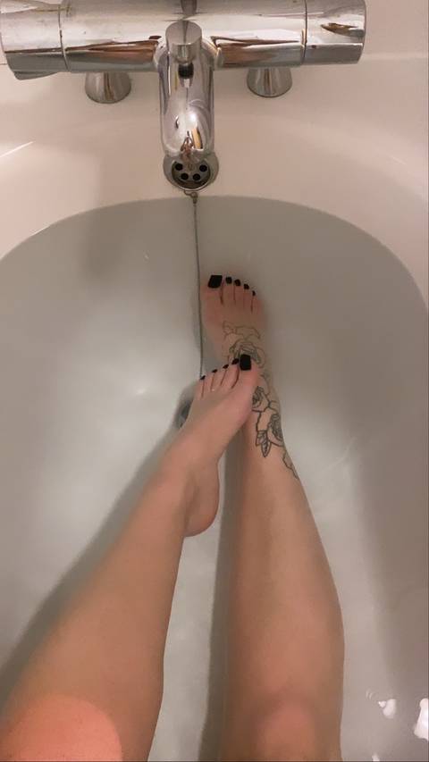 @bunnythefootmodel