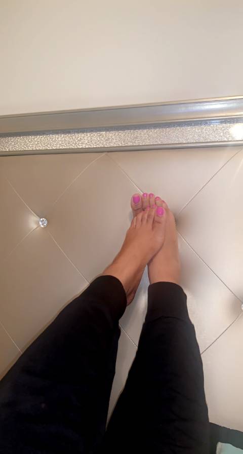 pretty_toes_bae