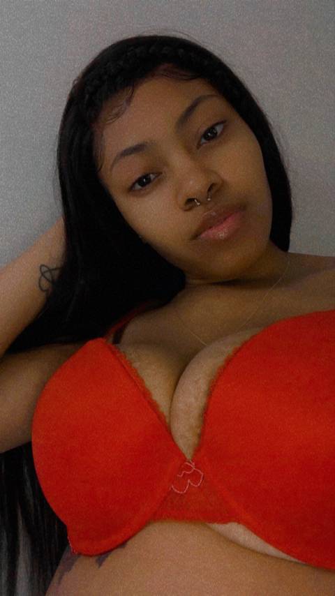 prettylightskinn25 nude