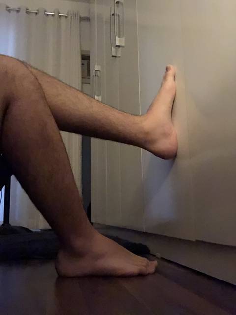 feet.luis nude