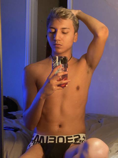 @johnnysquest