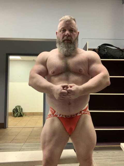 nhmuscledaddy nude