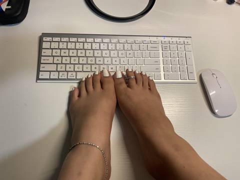 holytoes1995 nude