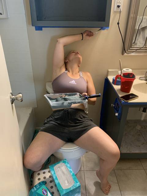 @thehalfnakedhousewife