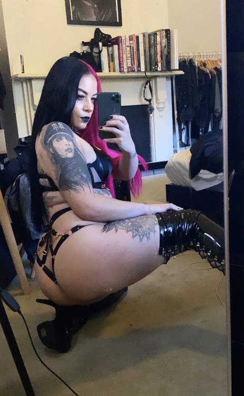 @glam_goth