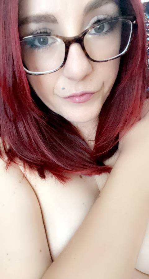 sexxyglassesgirl