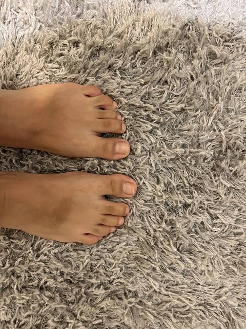 twofeet_4u nude