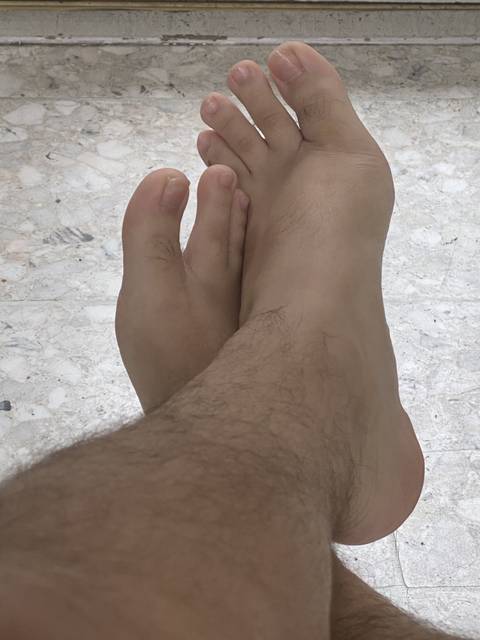 @realhotboyfeet