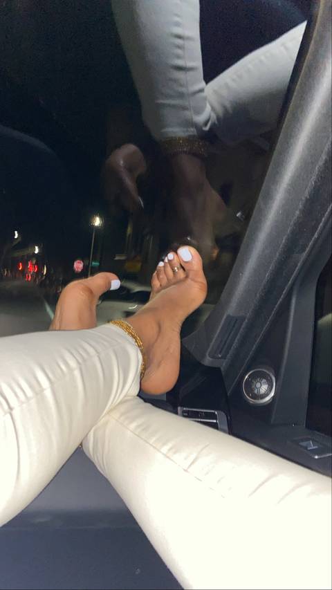 superdope_feet