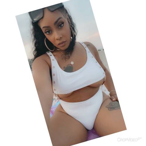 therealqueenvee nude