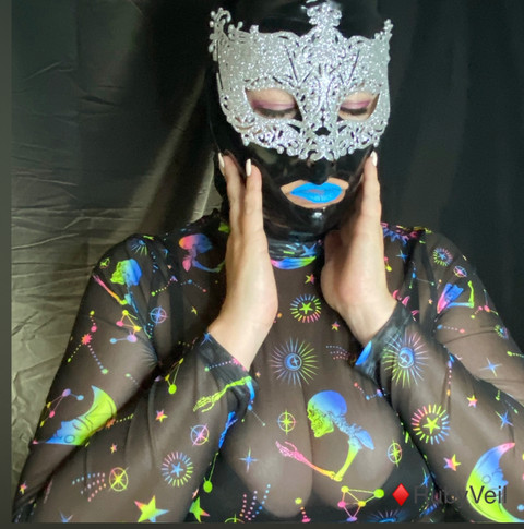 ♦️Ruby Veil profile picture