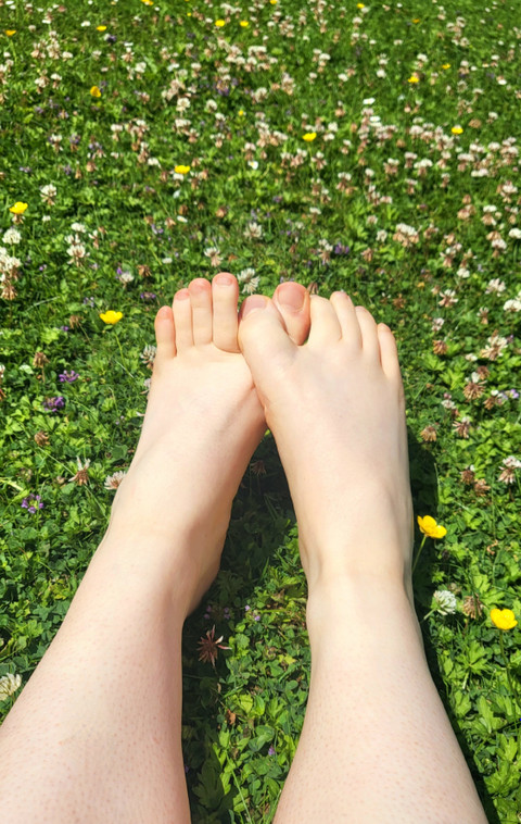 Petite feet profile picture