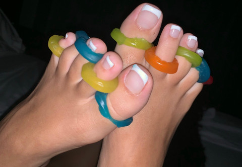 Cream feet profile picture