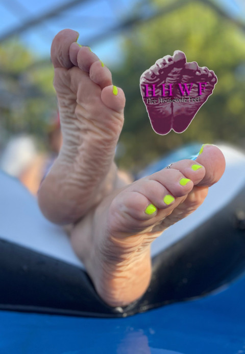 HerHouseWifeFeet profile picture