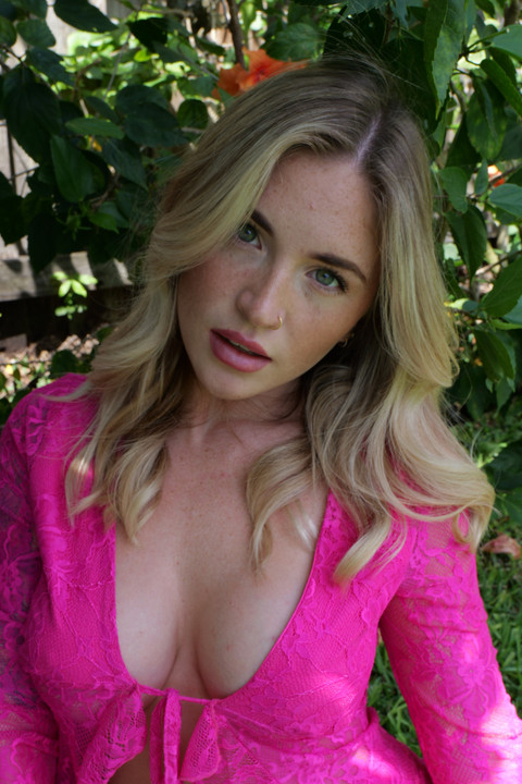 Zoeneli profile picture